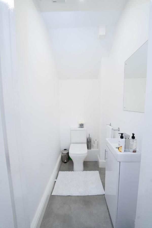 Entire Modern Home With Private Parking For 6/8 Persons Worksop Exterior foto