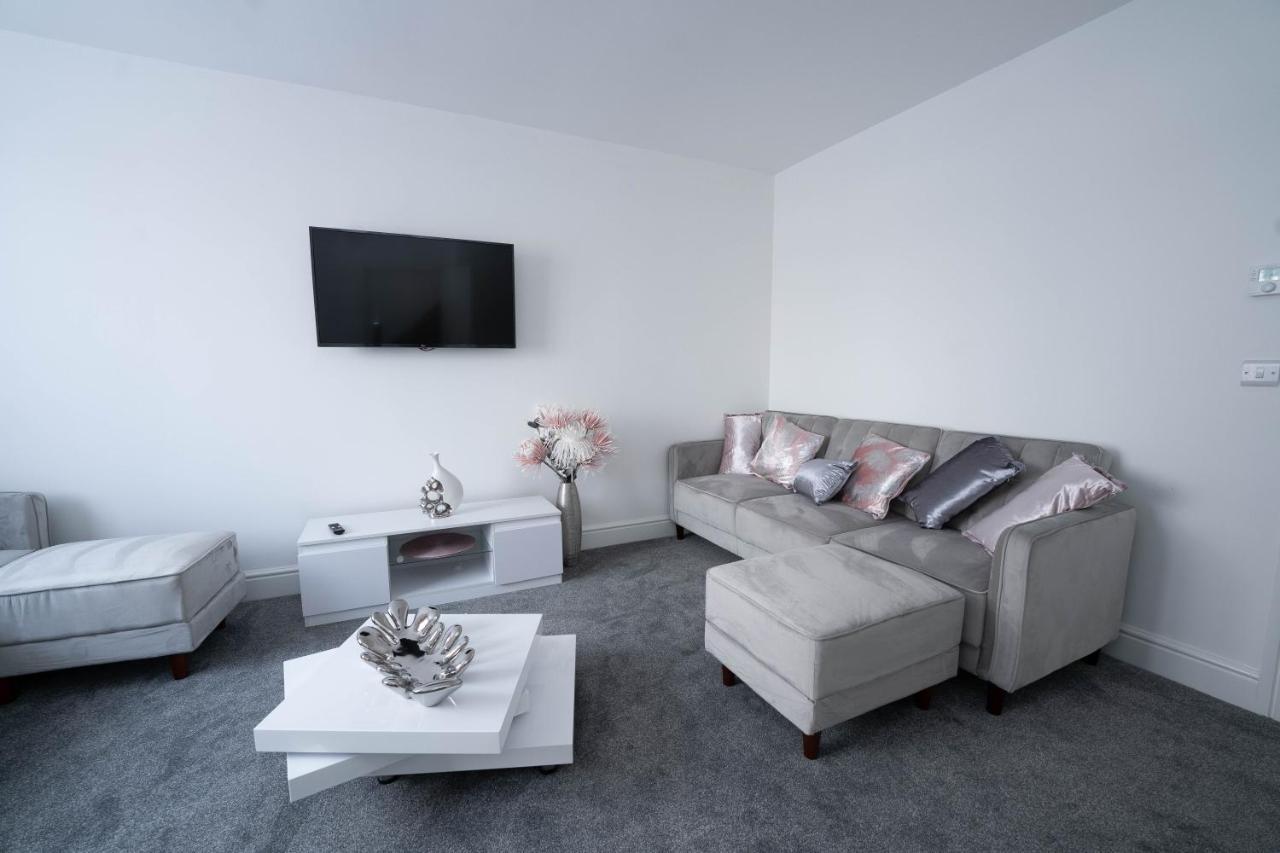 Entire Modern Home With Private Parking For 6/8 Persons Worksop Exterior foto