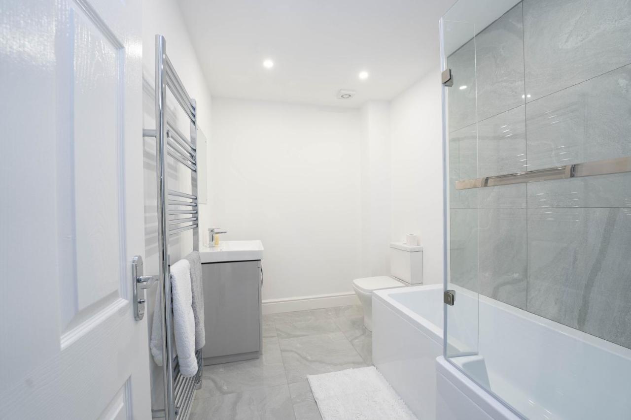 Entire Modern Home With Private Parking For 6/8 Persons Worksop Exterior foto