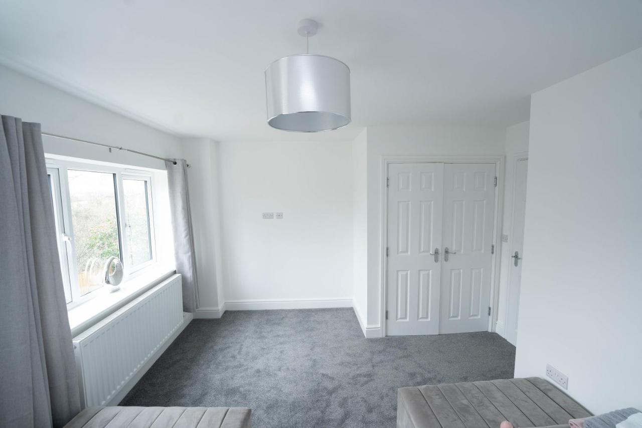 Entire Modern Home With Private Parking For 6/8 Persons Worksop Exterior foto