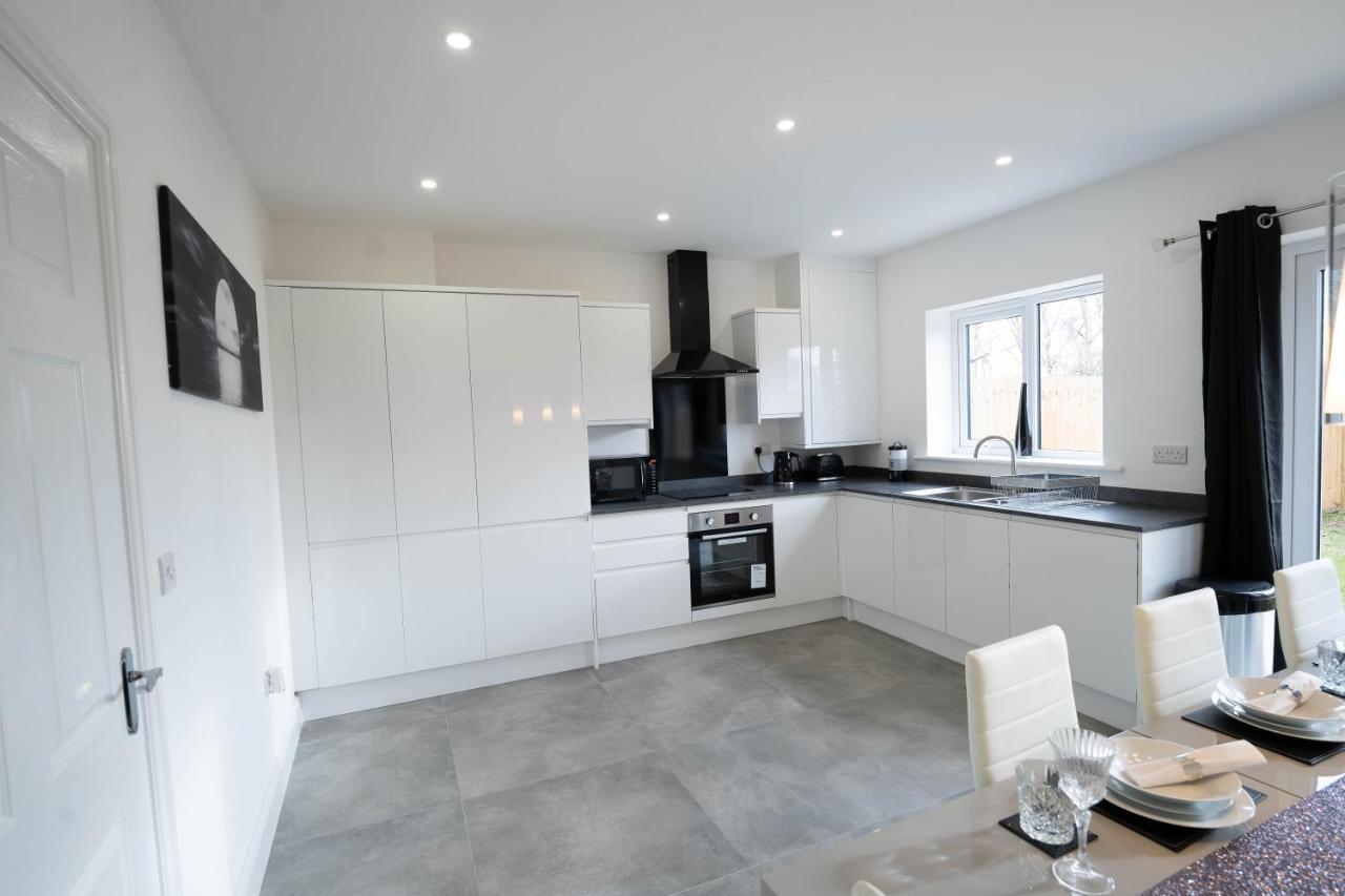 Entire Modern Home With Private Parking For 6/8 Persons Worksop Exterior foto