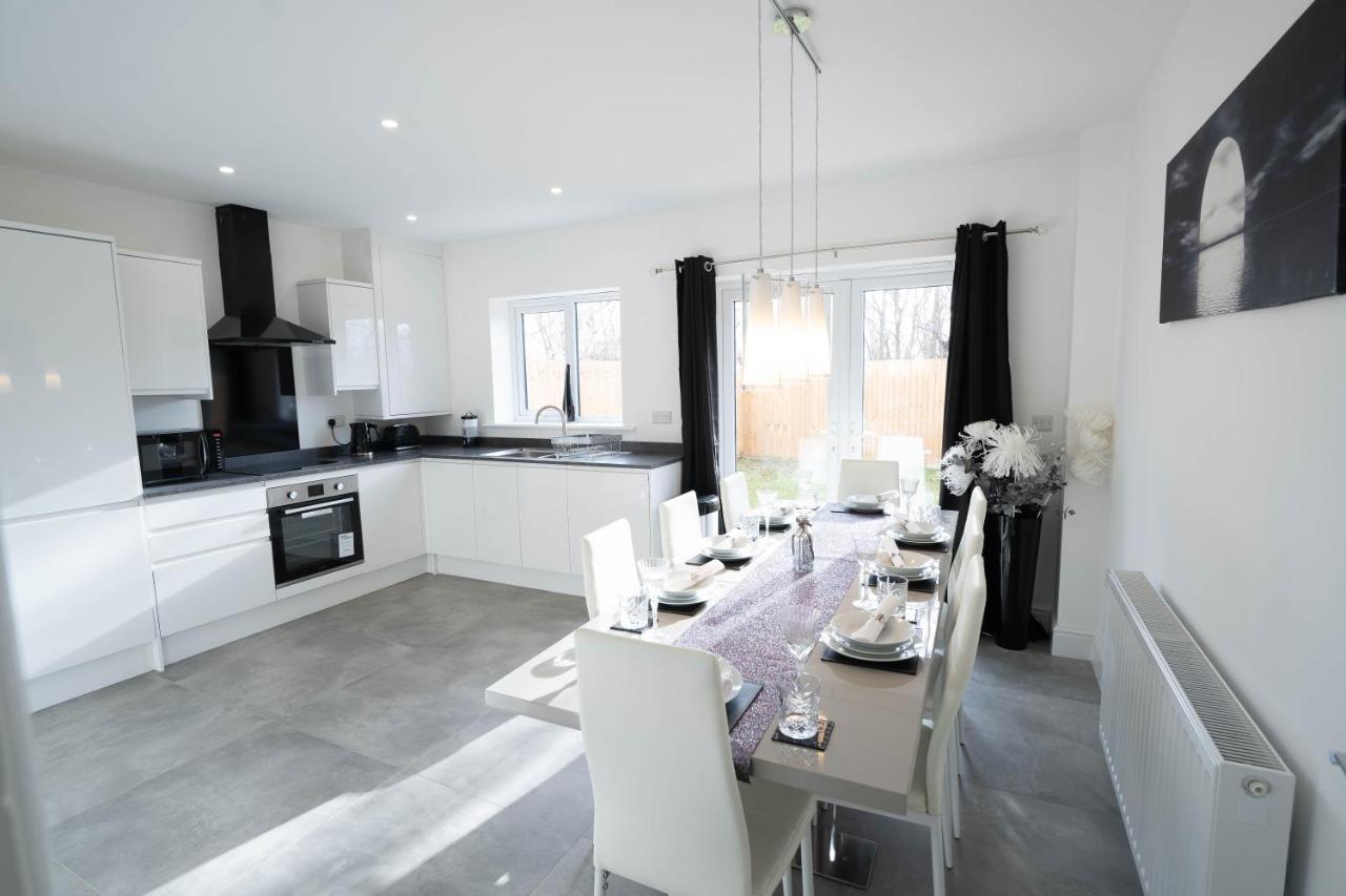 Entire Modern Home With Private Parking For 6/8 Persons Worksop Exterior foto