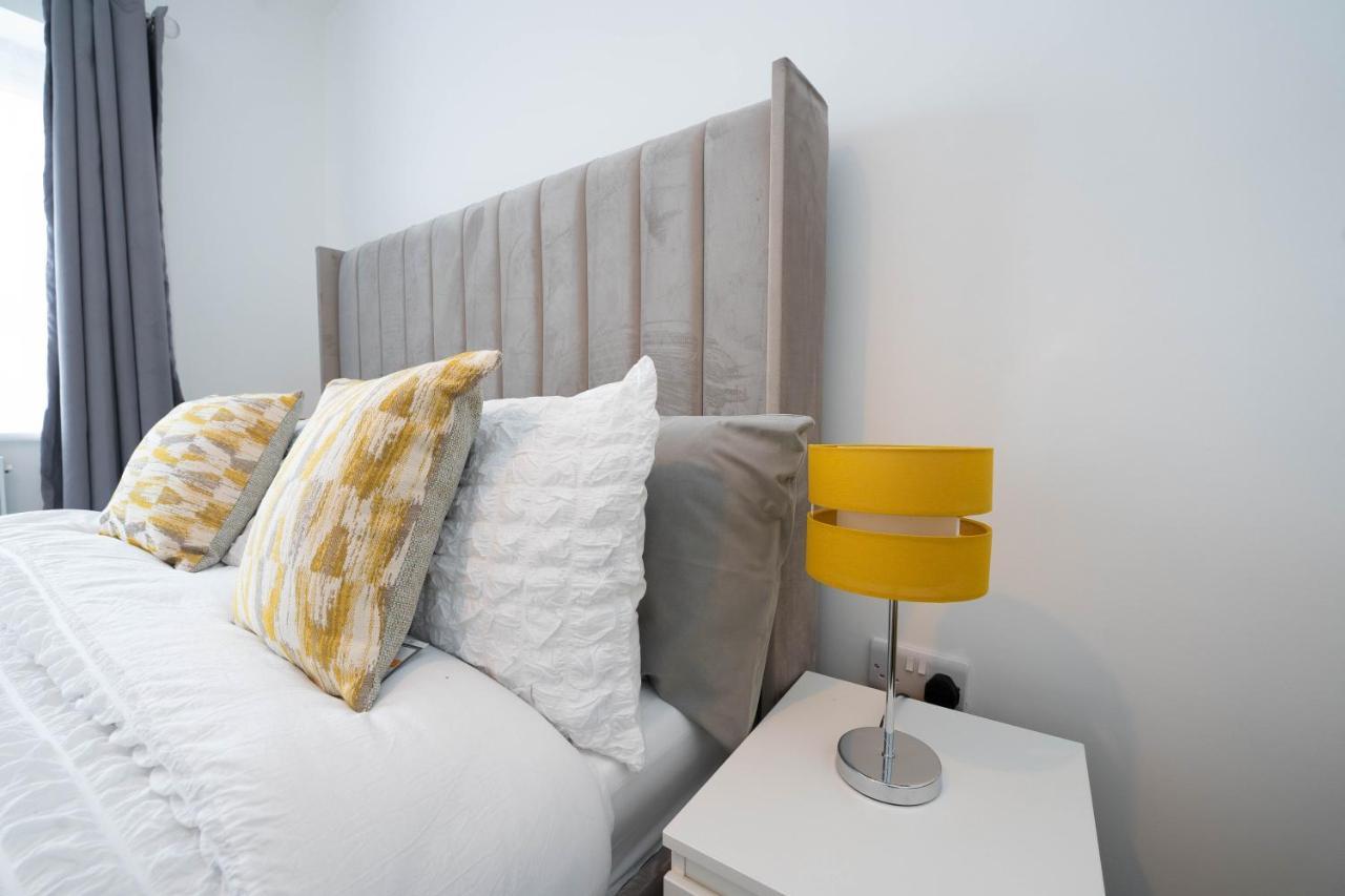 Entire Modern Home With Private Parking For 6/8 Persons Worksop Exterior foto