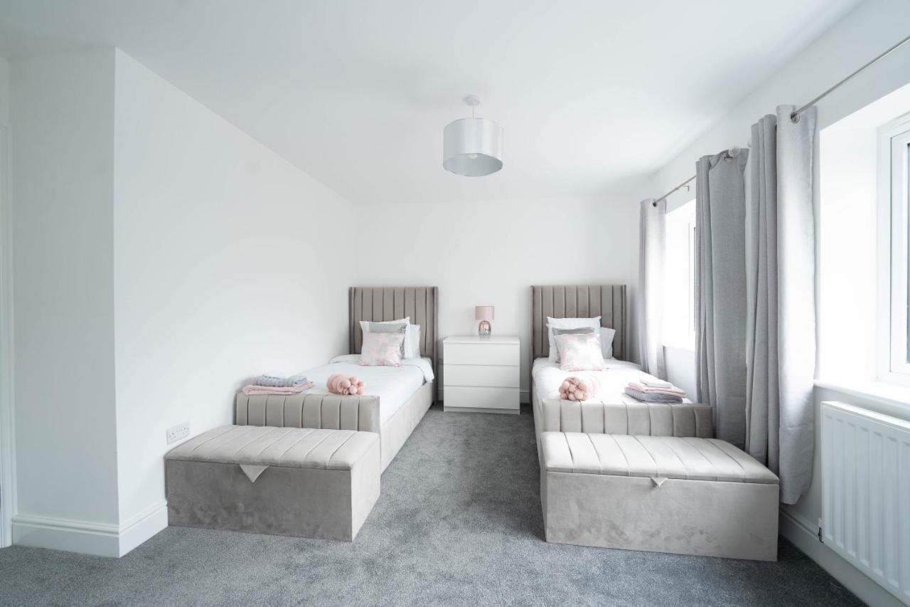 Entire Modern Home With Private Parking For 6/8 Persons Worksop Exterior foto