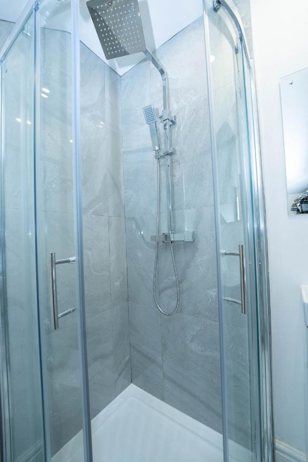 Entire Modern Home With Private Parking For 6/8 Persons Worksop Exterior foto