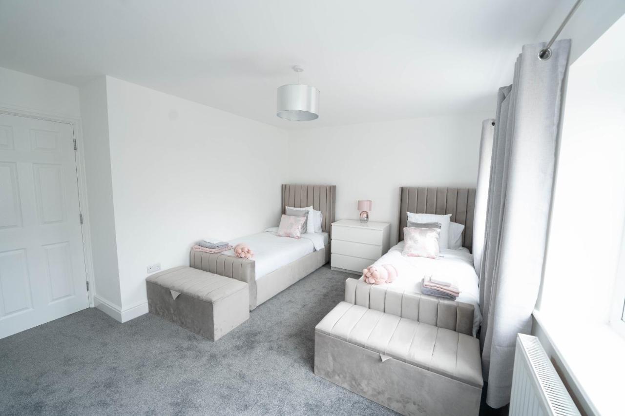 Entire Modern Home With Private Parking For 6/8 Persons Worksop Exterior foto
