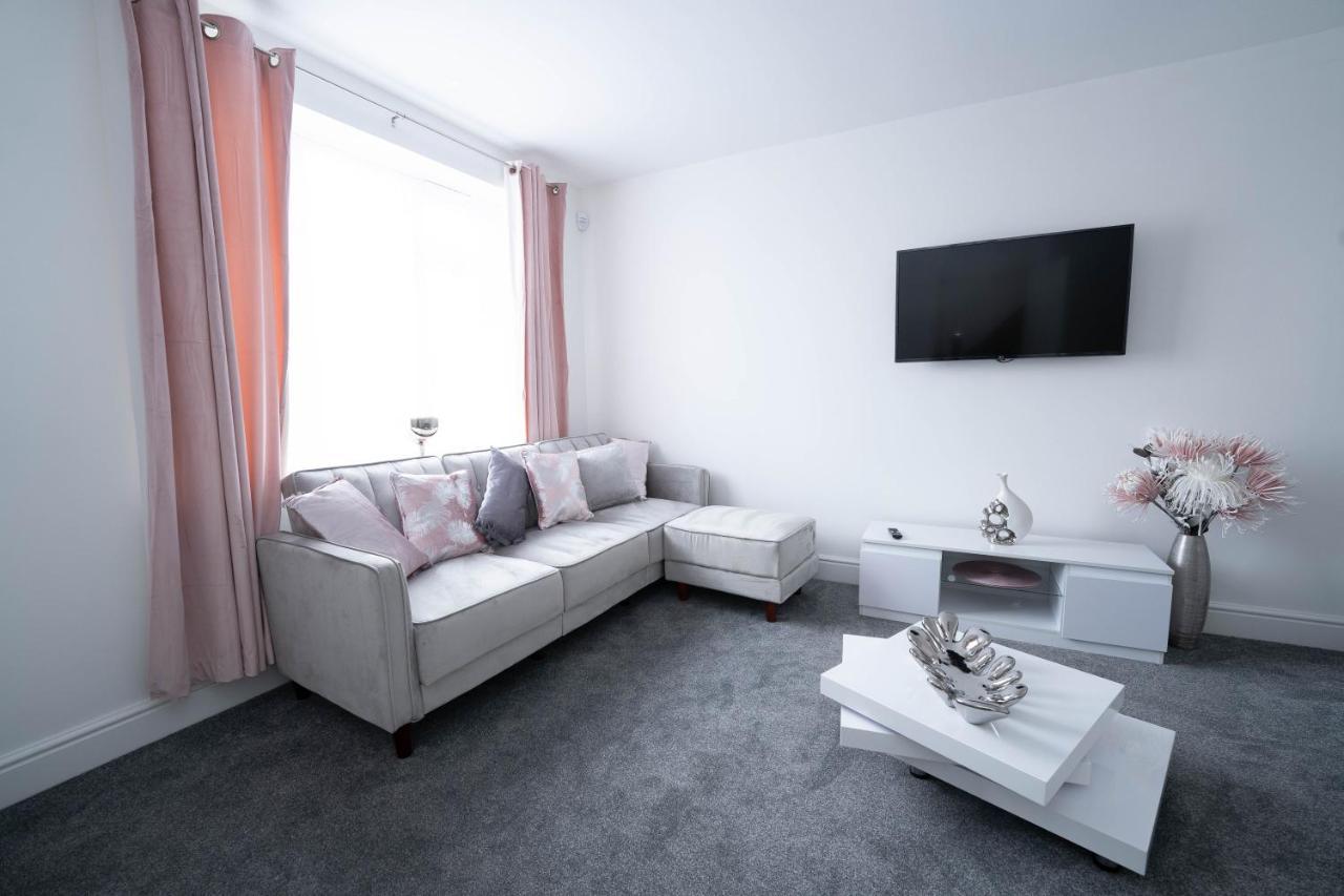 Entire Modern Home With Private Parking For 6/8 Persons Worksop Exterior foto